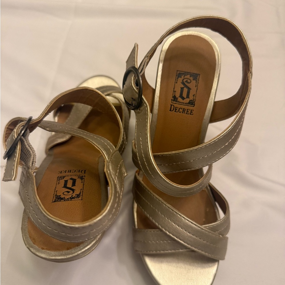 Decree Women's Champagne Metallic Crisscross Wedge Sandals